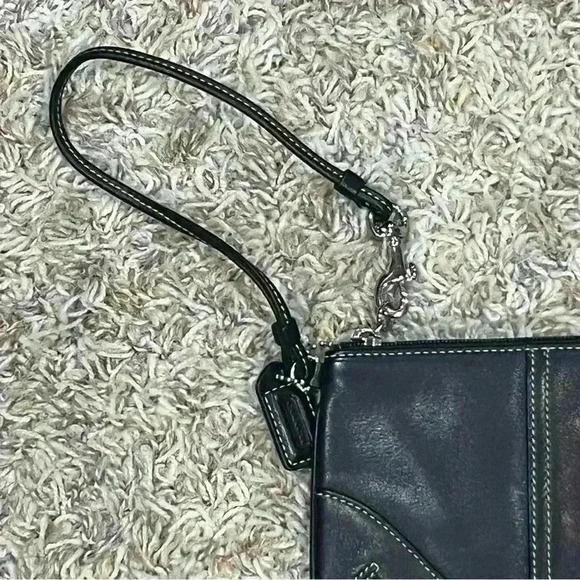 Coach Wristlet Purse Black Soft Leather Zip Top Small Fashion Bag Side Handle - Picture 2 of 10